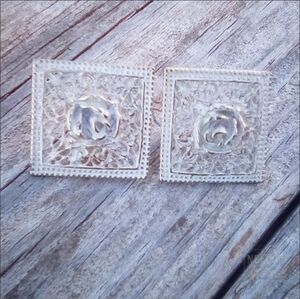 Vintage Square Rose Stud Earrings Silver Tone Floral 🐝